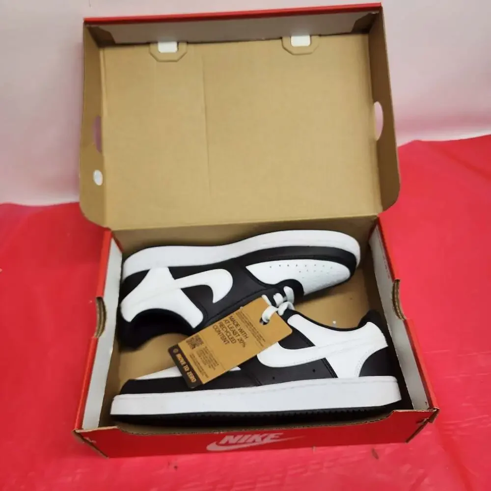 Nike tags unworn